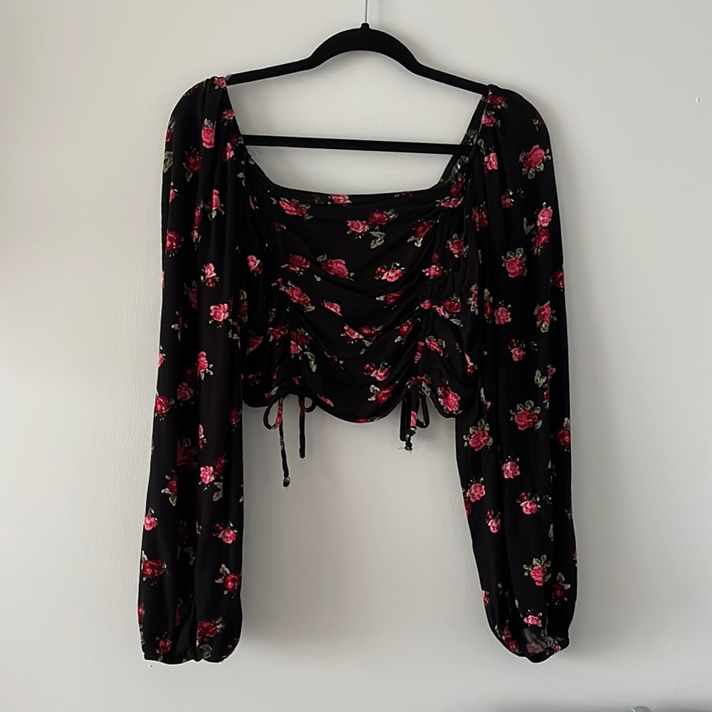 Square neckline rose wide sleeve crop top